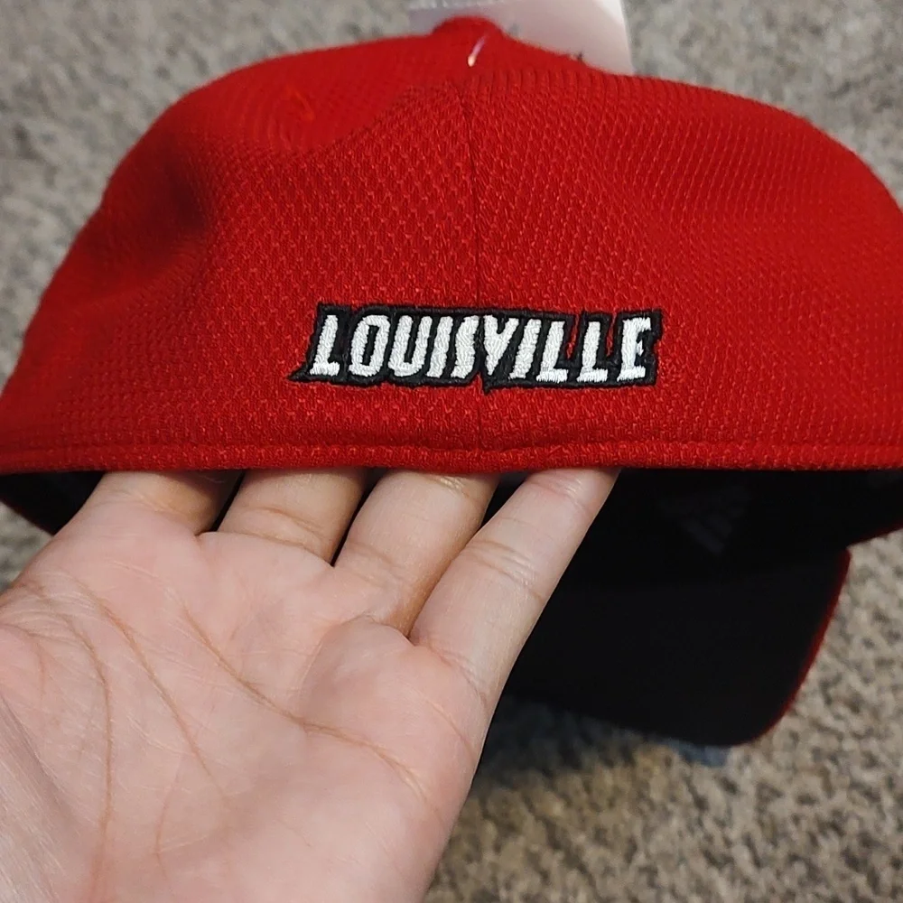 NWT Adidas Louisville Cardinals Hat